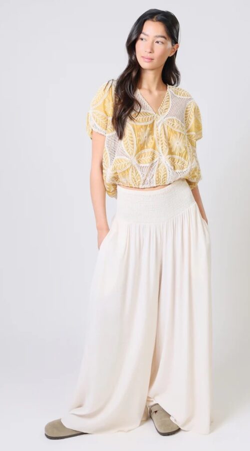 Traffic People Moments Whisper Top